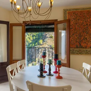 Quiet House In Village Center With Mountains Views Сasa de vacaciones